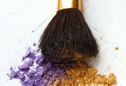 Hängende augen schminken